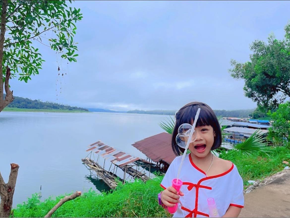 Baan Dongsak River View Sangkhla Buri Bagian luar foto