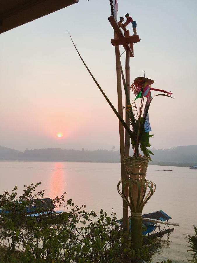 Baan Dongsak River View Sangkhla Buri Bagian luar foto